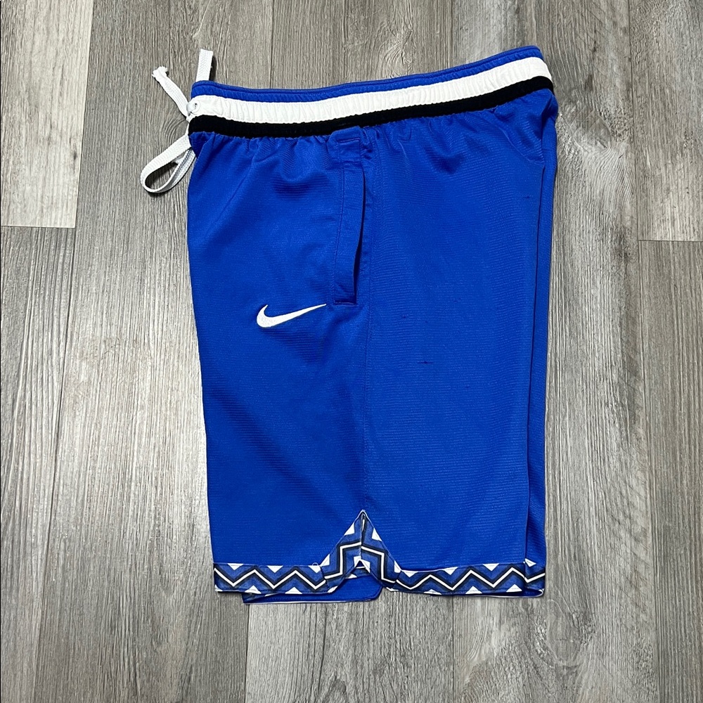 Nike men’s Basketball Royal Blue Shorts with White Trim/ size Small
